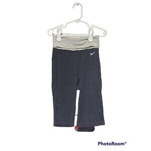 Girl's Nike‎ Yoga Capri Size 6 (B51)